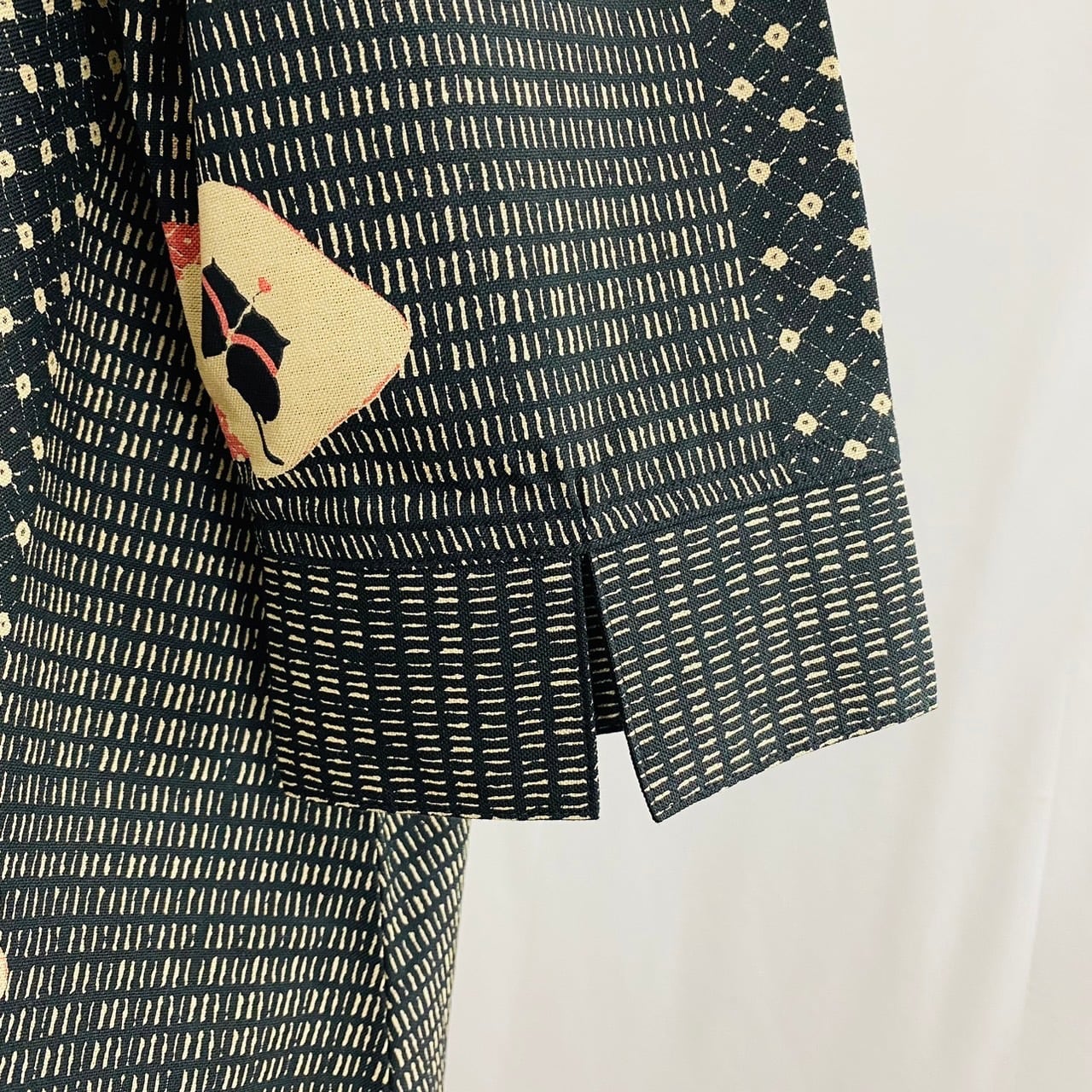 2220933　前ファスナーの裾切替えバルーンワンピース　2カラー　安曇野染め　ねむり猫