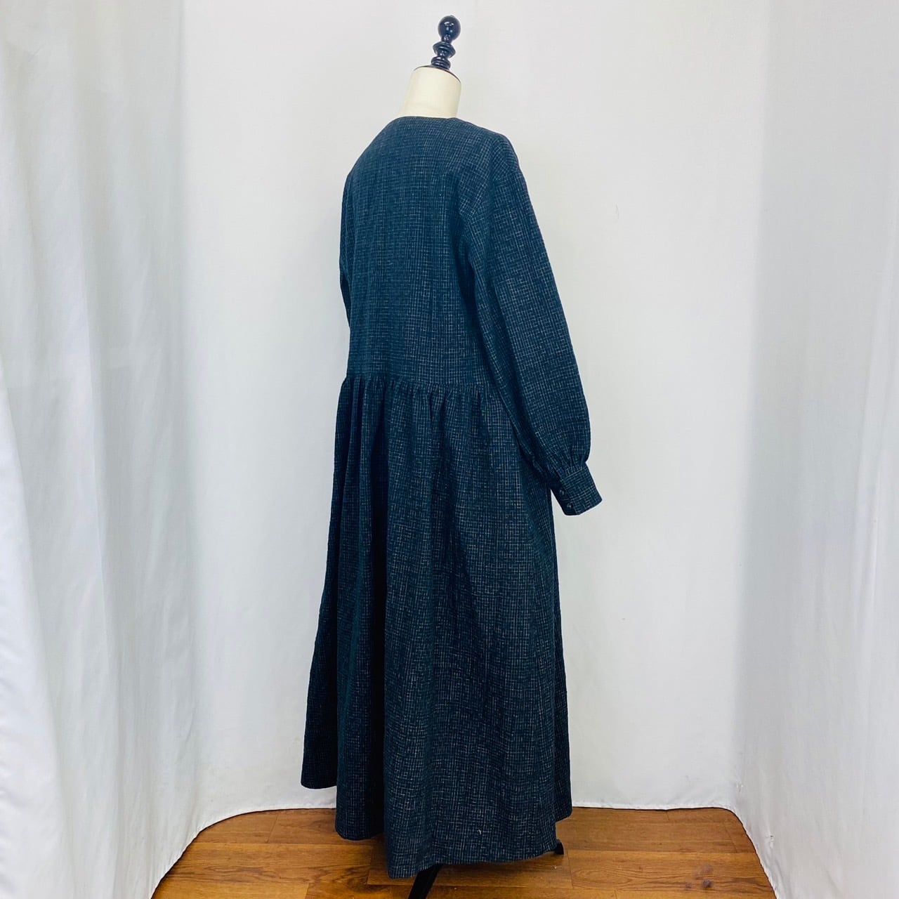 【特別企画デザイン】クルミ釦タックワークフレアーワンピース　3カラー　遠州織り　逆スラブ