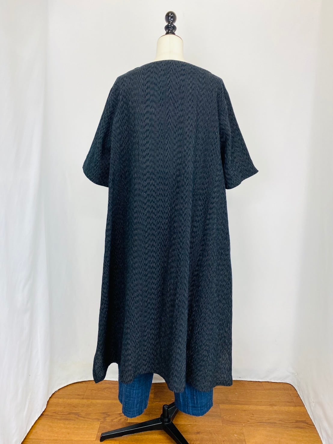 212031   Vネックの台形ワンピース　2カラー　遠州織物　みじん絣楊柳