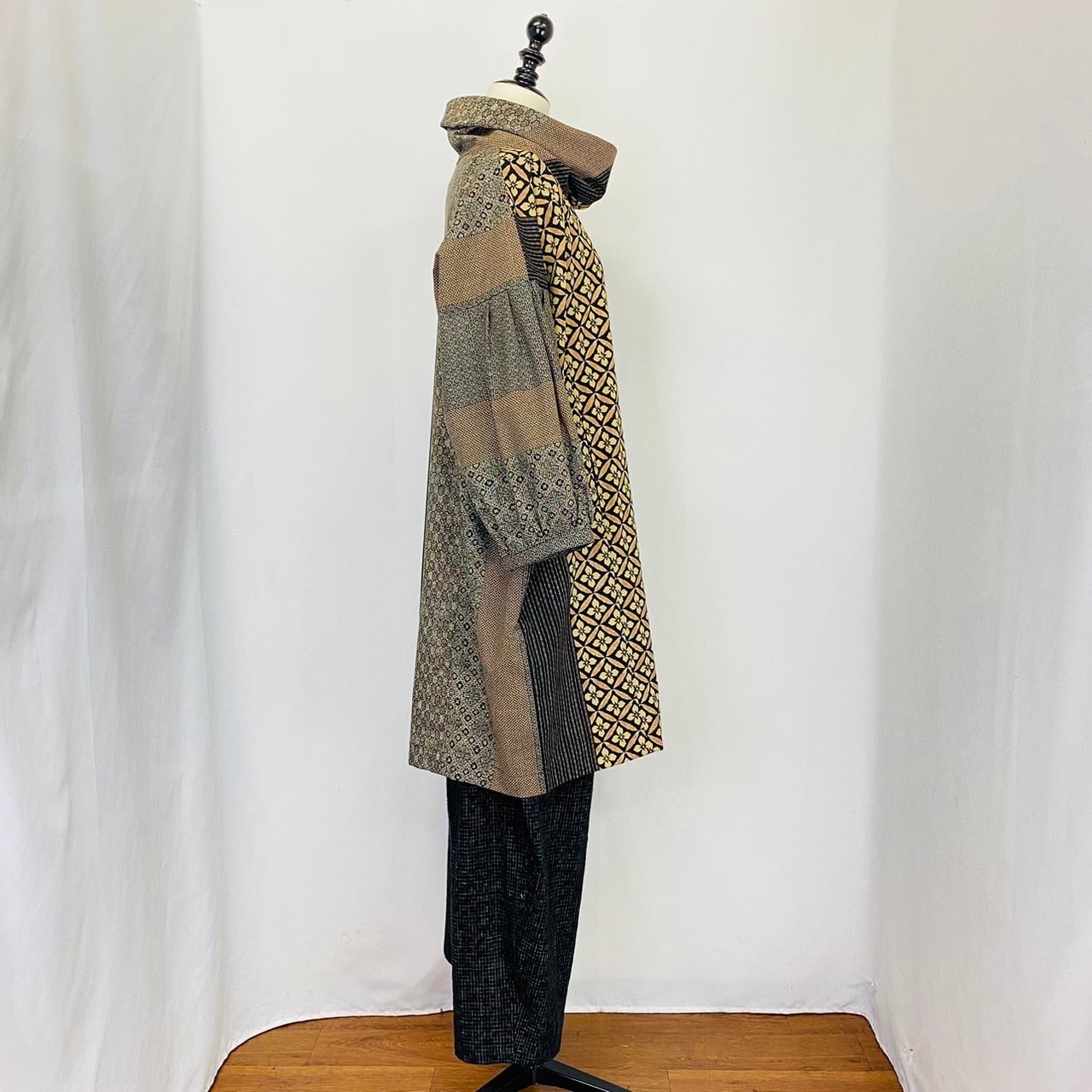 222083   ロールネック袖タックプルオーバー(ワイド)  安曇野大島紬柄(花)