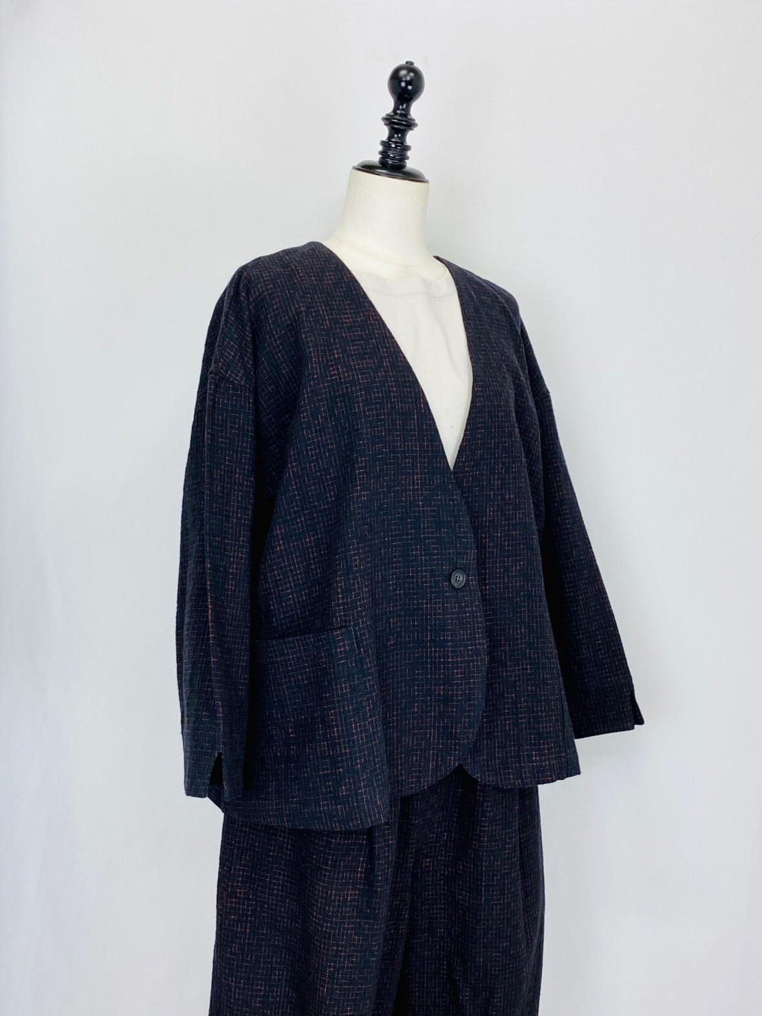 251021-6　ノーカラーショートジャケット　遠州織物　たてよこ絣