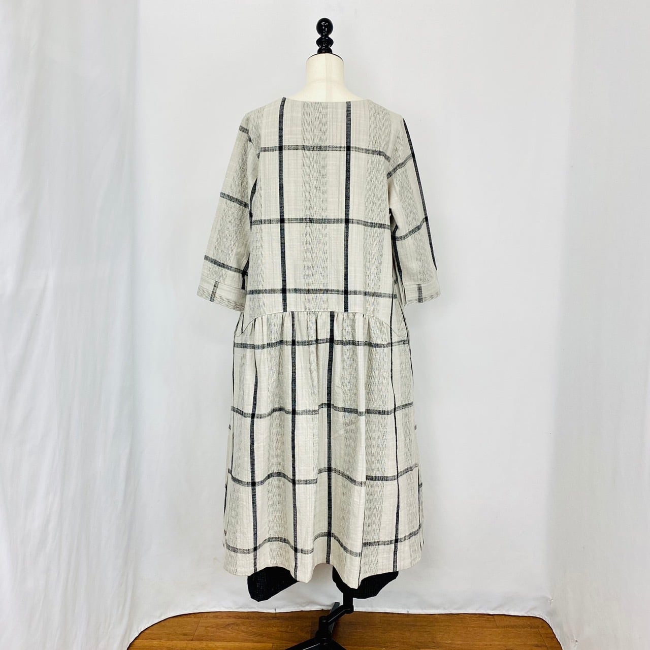 【再販】232041   ローウエスト切替ギャザーワンピース　2カラー　遠州織り　逆スラブ絣格子