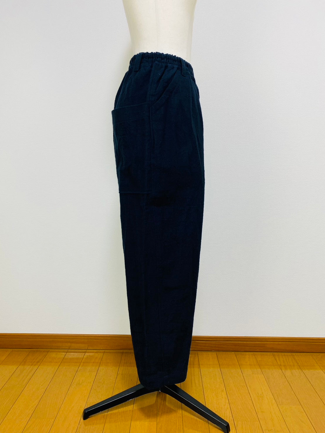 245031  大きな後ろポケットのパンツ　遠州織物　逆スラブ　黒