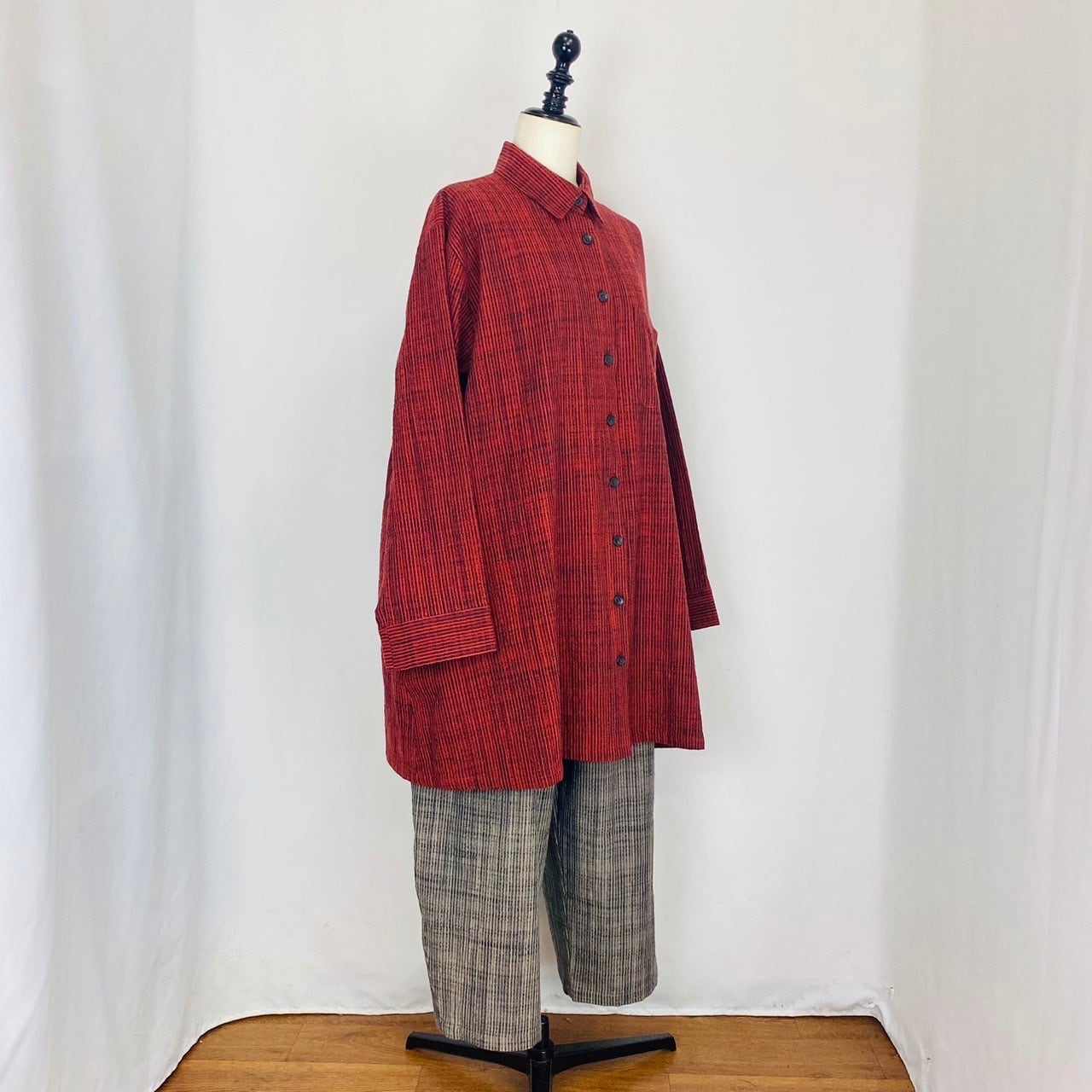 243051　後ろヨークギャザーのビッグブラウス　遠州織物　逆スラブストライプ・無地