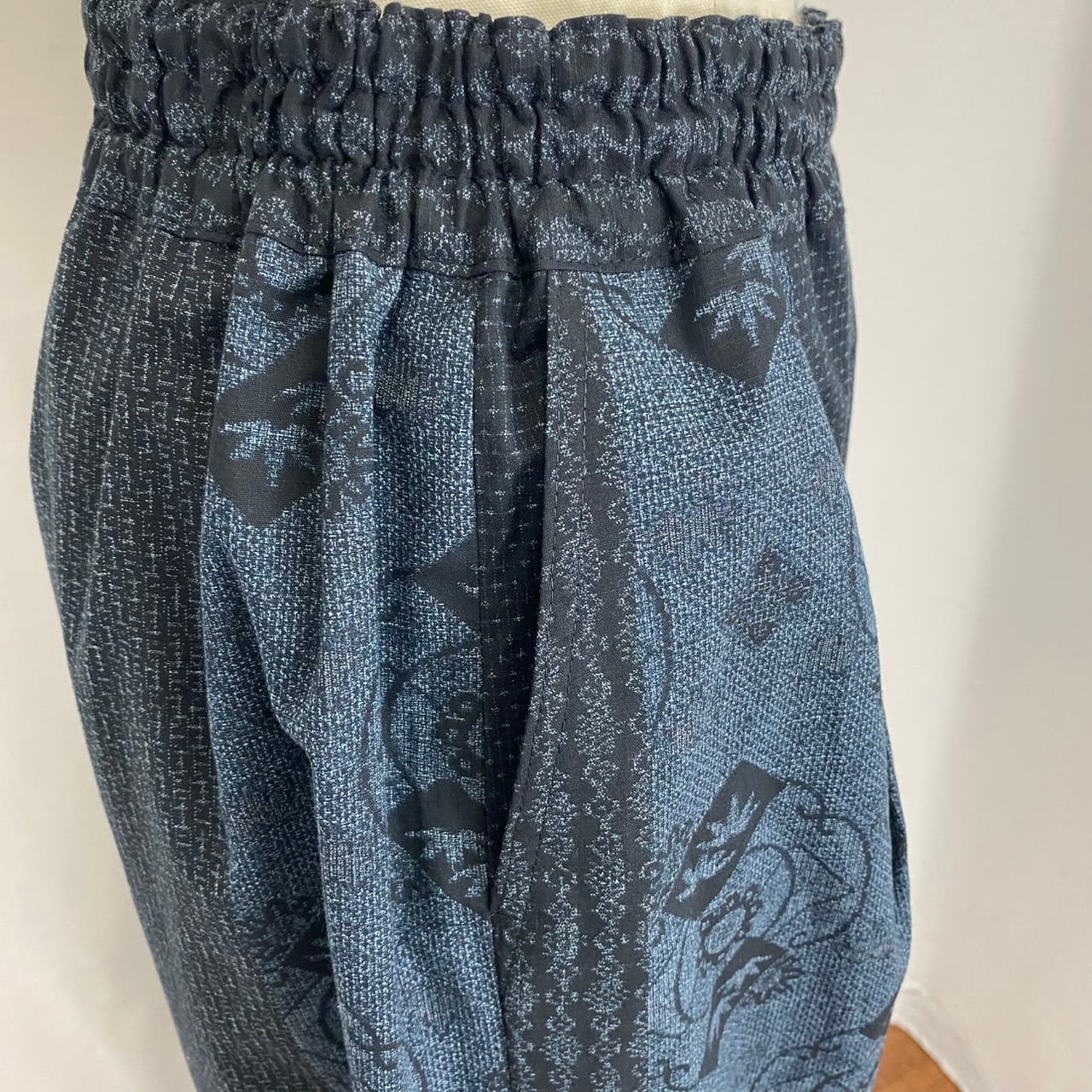 225043   ゆったりタックパンツ　4カラー　安曇野染絣　大島紬柄