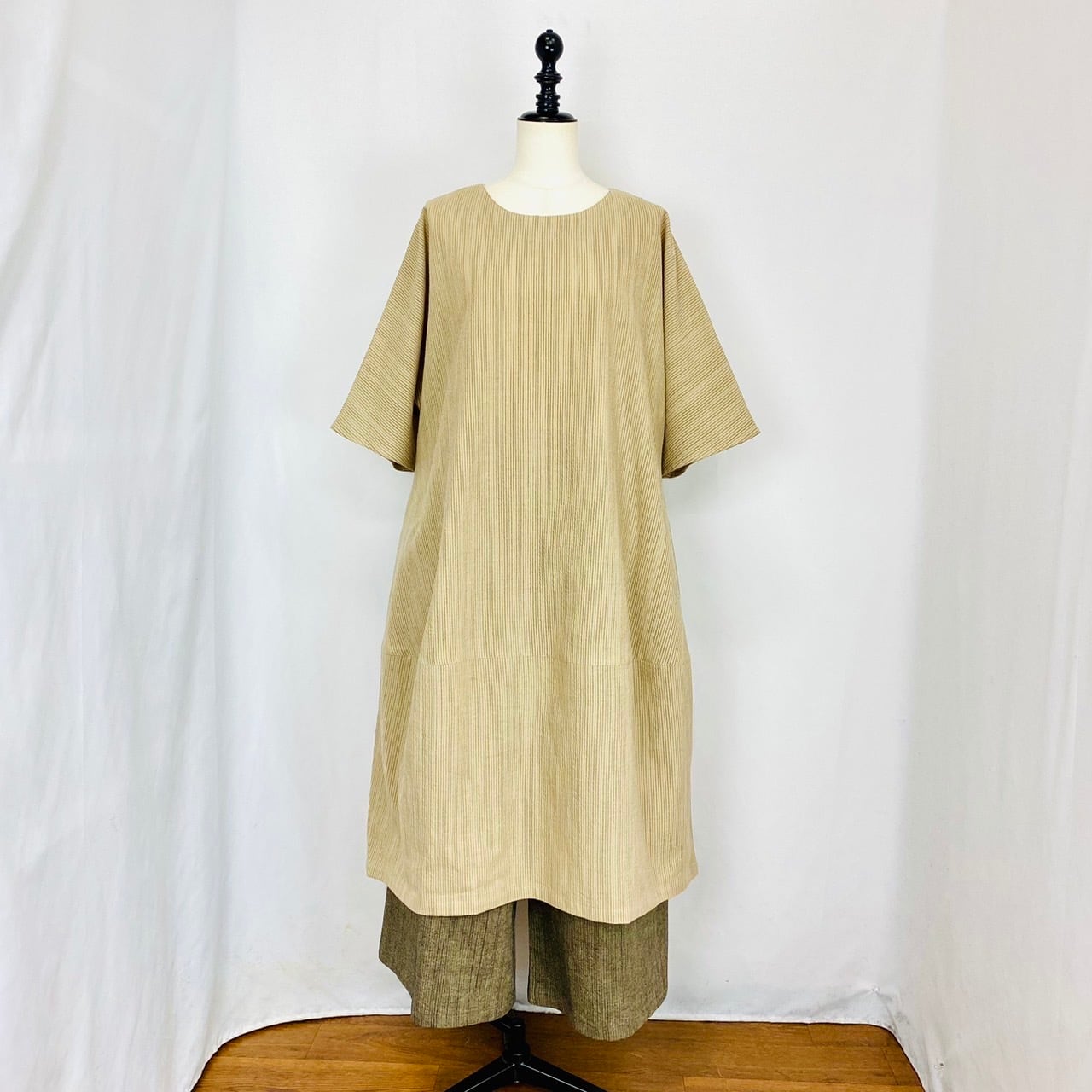 245010　ストレスフリーワイドパンツ（短丈）2カラー　遠州織り　逆スラブストライプ　うすで