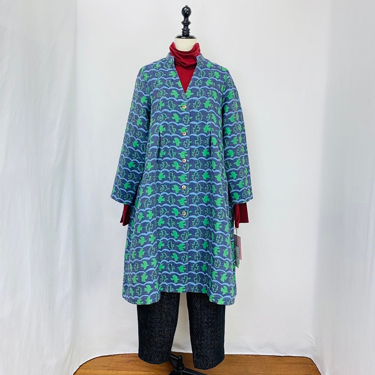 【限定品】タックのコート　北欧柄　ジャガード織　鳥と雲　ネイビー地