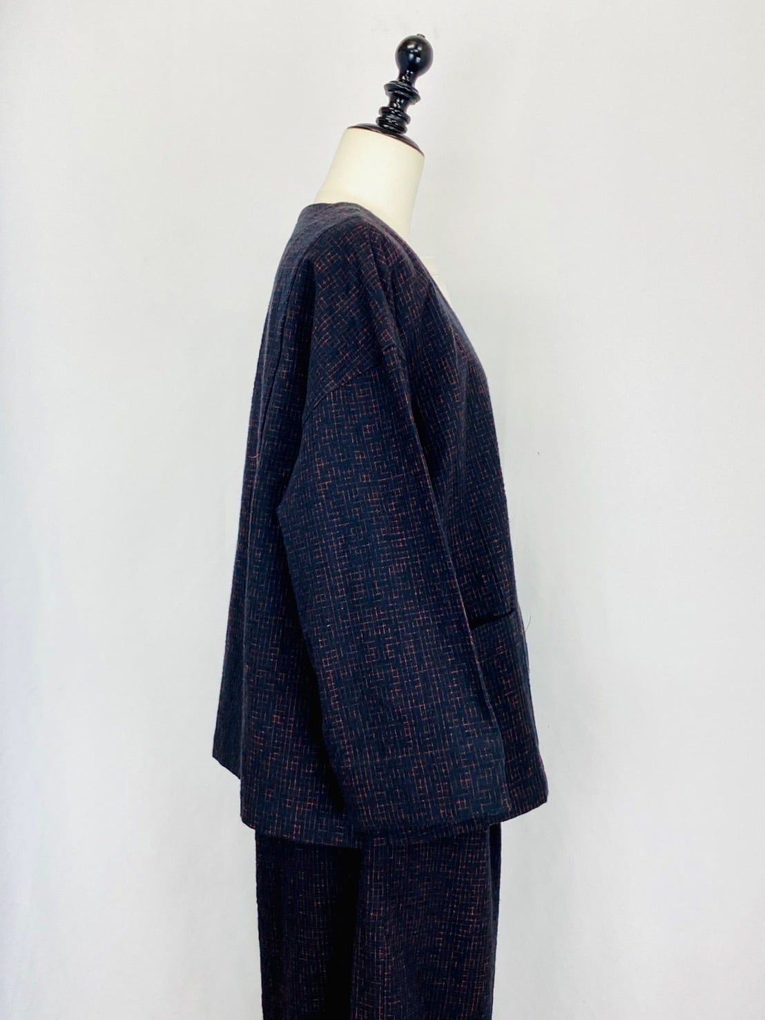 251021-6　ノーカラーショートジャケット　遠州織物　たてよこ絣