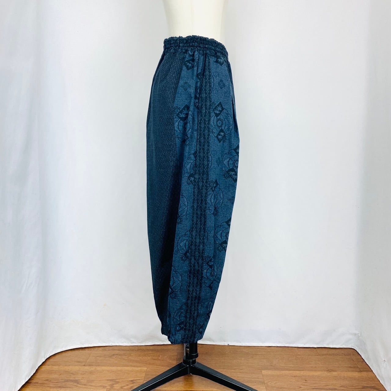 225043   ゆったりタックパンツ　4カラー　安曇野染絣　大島紬柄