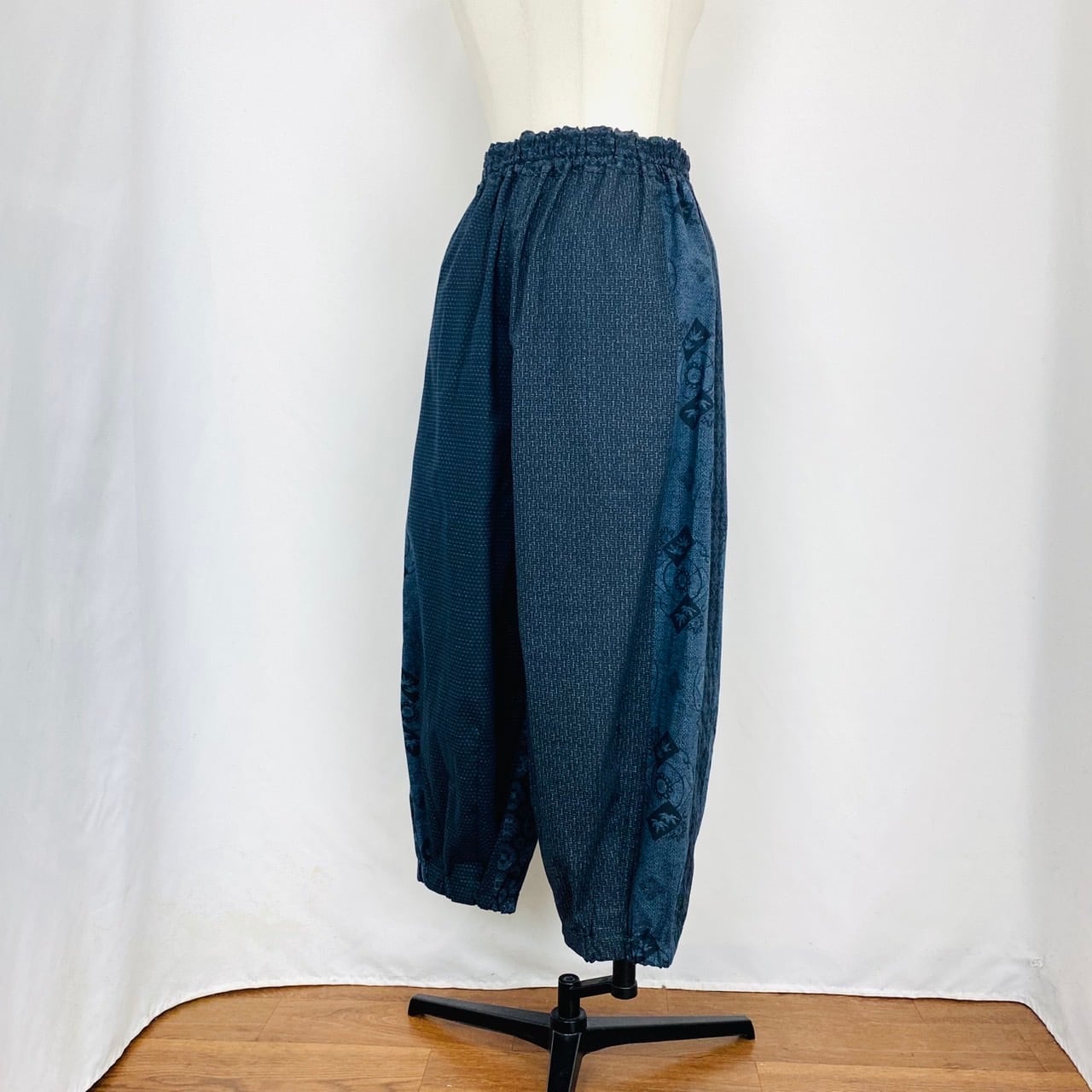 225043   ゆったりタックパンツ　4カラー　安曇野染絣　大島紬柄