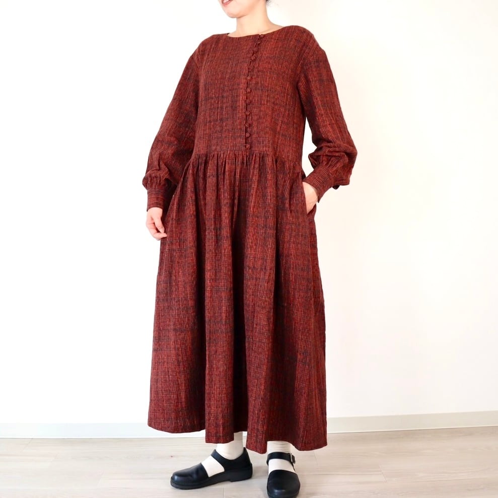 【特別企画デザイン】クルミ釦タックワークフレアーワンピース　3カラー　遠州織り　逆スラブ