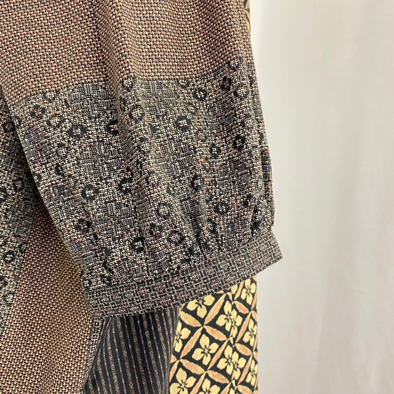 222083   ロールネック袖タックプルオーバー(ワイド)  安曇野大島紬柄(花)