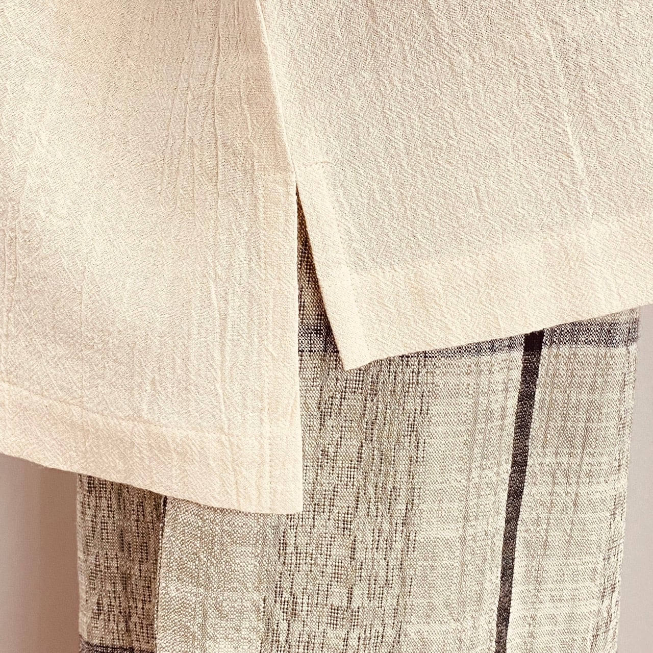 243011   シンプルトップス　2カラー　遠州織り　綿シルク楊柳