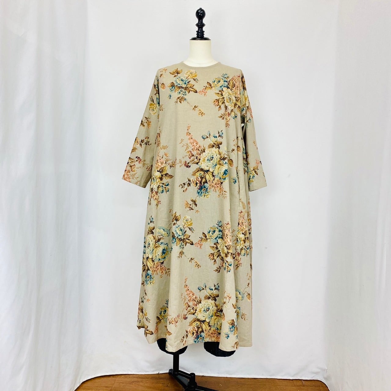 242014  サイドギャザーワンピース　2カラー　コットンリネン花柄