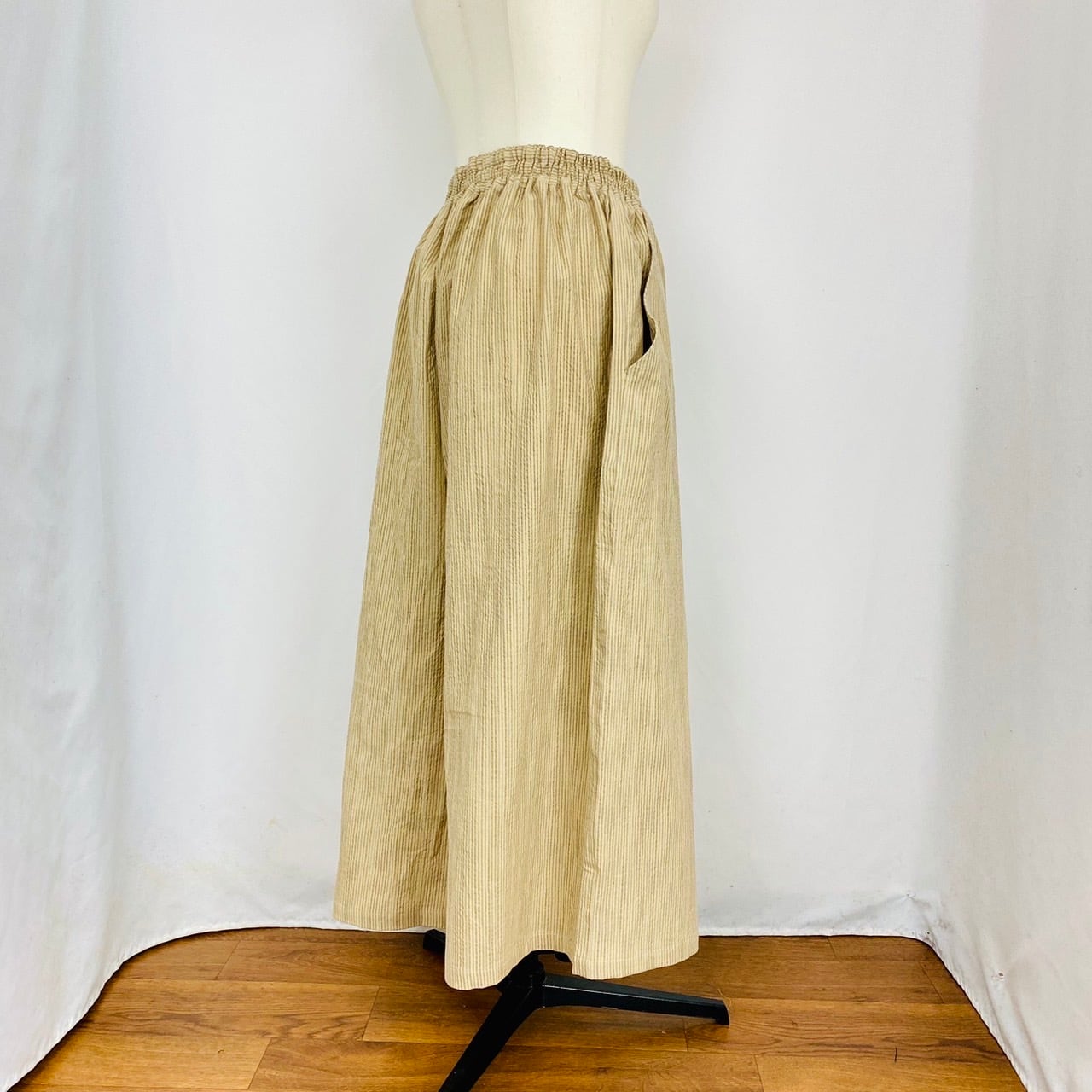 245010　ストレスフリーワイドパンツ（短丈）2カラー　遠州織り　逆スラブストライプ　うすで