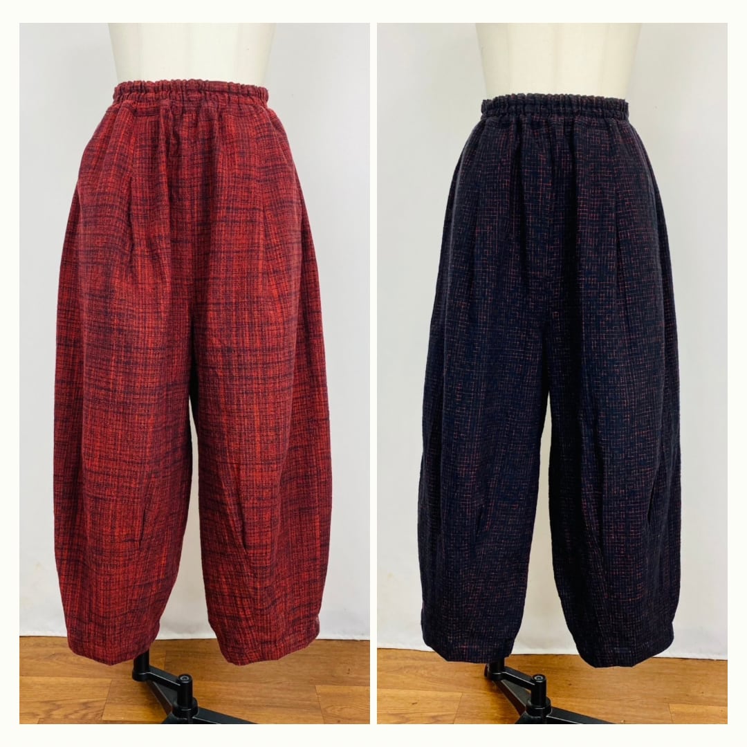 225041　ゆったりタックパンツ　遠州織物　逆スラブたてよこ絣